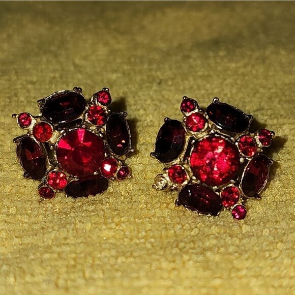 Coro Elegant Red Gemstone Earrings 1950s - Picture 4 of 6
